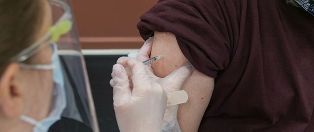 Les médecins du travail ont réalisé plus de 26 000 injections du vaccin Astrazeneca 
